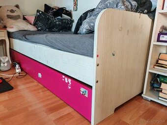 Jednolôžková dievčenská posteľ
