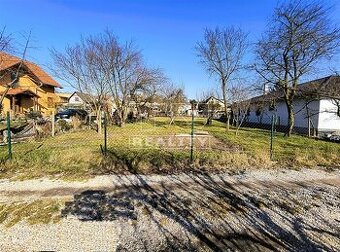 VÝHRADNE Stavebný pozemok Drienov, 10 min. Prešov, 876 m2
