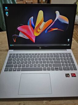 15.6 palcove hp 15 so 16gb ram 512gb ssd diskom a ryzen 7 pr