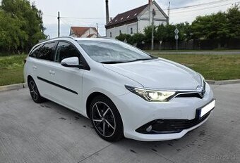 Toyota Auris 1.6 Valvematic Executive A/T 2017 Aj na splátky
