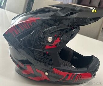 Prilba w-tec