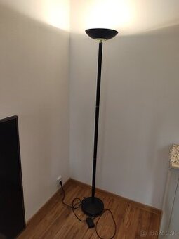 Stojaca lampa