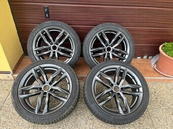 245/40 R18