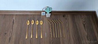 Predám modernú sadu zlatých lyžičiek a slamiek + BONUS