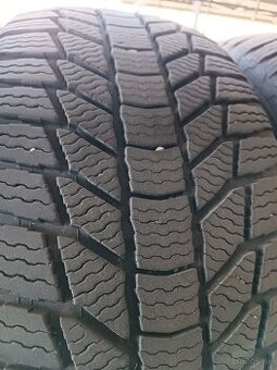 255/55R19