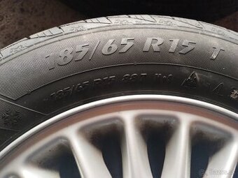 Predam elektrony so zimnými pneu na VolvoV40 - 1