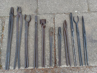 Kováčske kliešte ,náradie,kladiva ,sekera,nebožiec 21