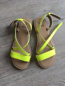 nové sandálky Sinsay