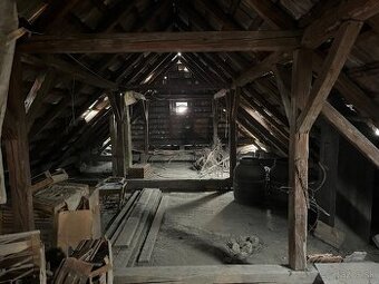 Tramy, drevo zo strechy