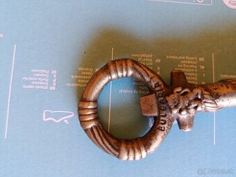 otvarak na pivo, víno, popolník