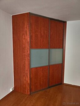 Predám vstavanú skriňu - 1