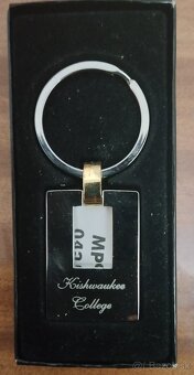 Rôzne kľúčenky, 4 kusy, nové, nerozbalené, nepoužívané - 1