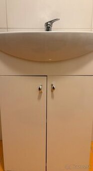 Skrinka s umývadlom+bateriou