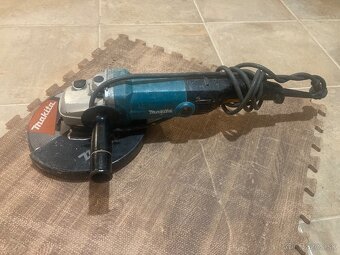 Makita GA9010C