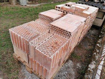 Tehla, kvádre, tvárnice, šalovačky, mix