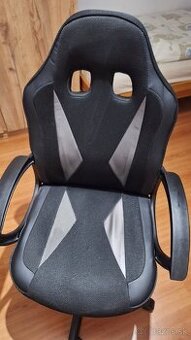 Detská stolička na kolieskach