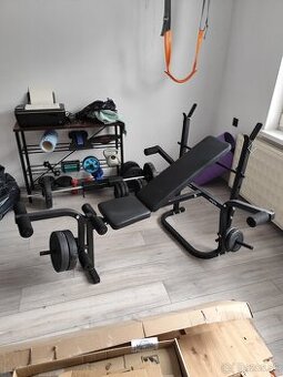 Lavička so stojanmi na činku