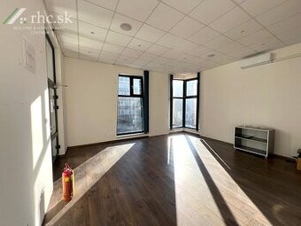 PRENÁJOM VIDITEĽNÝ KOMERČNÝ PRIESTOR OPROTI MSÚ - SOV. HRDIN