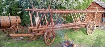 Starý drevený konský voz - rebriňak
