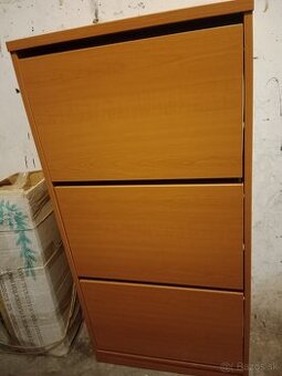 Botník 3-dvierkový, farba čerešňa 
