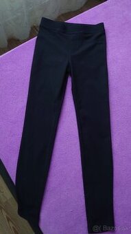 Kvalitné pevnejšie elastické nohavice čiernej farby