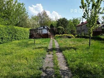 REZERVOVANÉ Záhrada s murovanou chatkou priamo v Košiciach