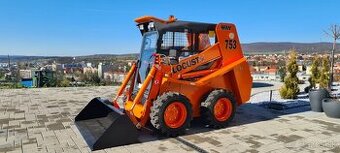 Smykom riadený nakladač Locust 753