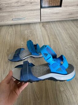 Adidas sandále čisto nové