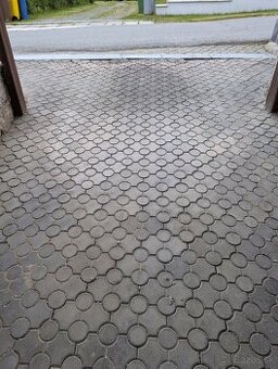 Zámková dlažba