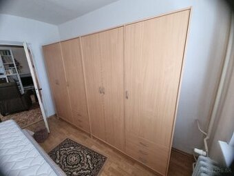 Spálňová zostava - skrine,skrinka,nočný stolík