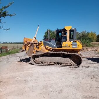 Strojník buldozer