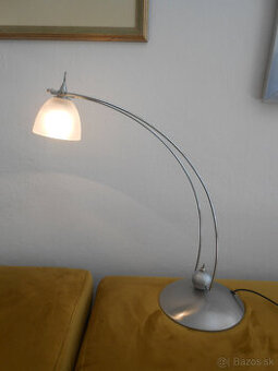 Lampa stolná