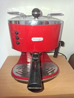 Pákový kávovar Delonghi ECO 310 R červený