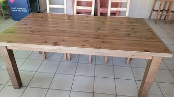 Drevené masívne stoly