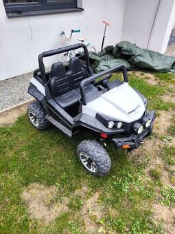 Elektrické auto 4x4