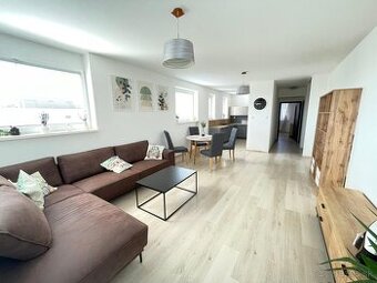 Predám veľký 3izb. byt sídl. West Galanta s parkovaním