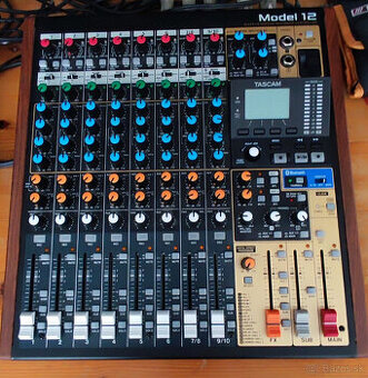 Tascam Model 12 Analógový mixpult