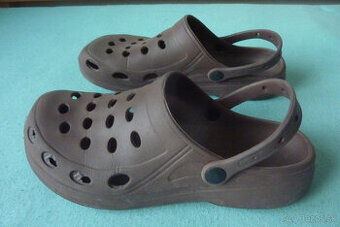 Detské šlapky typu Crocs- hnedé, veľ. 40/41, výborný stav