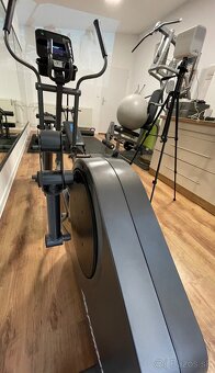 Lifefitness  2 stroje SPOLU do fitka aj na doma