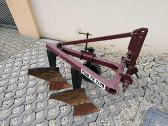 predám pluh,riadkovač a konzolu na malotraktor