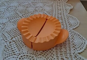 Tupperware pirohovač