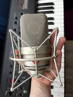Neumann TLM 49 + pavúk