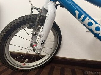 DETSKÝ BICYKEL ZNAČKY WOOM S PRILBOU