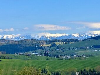 POZEMOK 2100m2 s TOP Výhľadom na Tatry, cena 9 800€