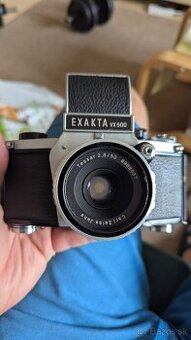 Fotoaparát EXAKTA vx 5000 plus blesk Čajka.