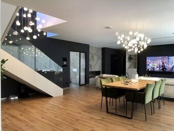 Zdieľaný luxusný showroom so zázemím