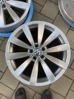 VW Lugano R19