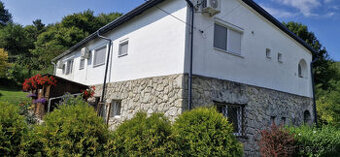 PREDAJ 1 a 1/2 izbový byt, Holloháza, Maďarsko