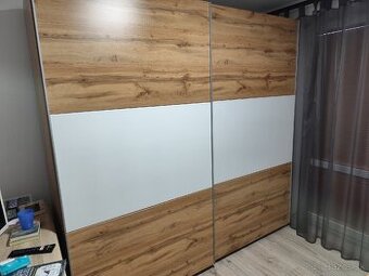 Šatníková skriňa