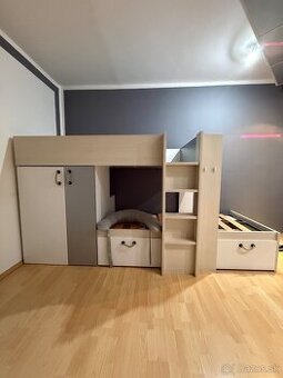 Poschodová posteľ s úložným priestorom